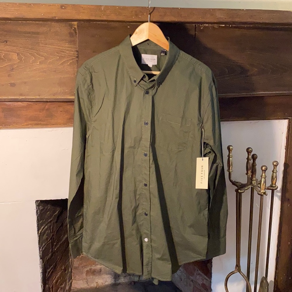 Men’s long sleeve button up. Size large. NWT